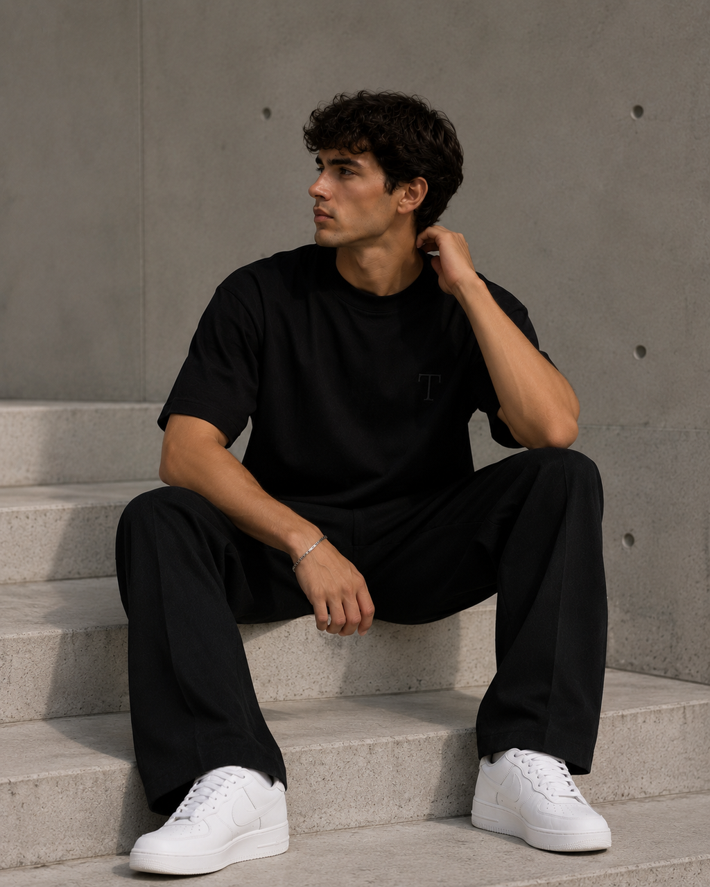 Signature Oversized Tee – Black